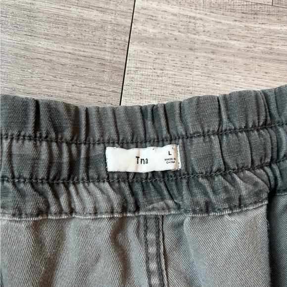 TNA Camouflage Jogger Pants - size L - Picture 3 of 3